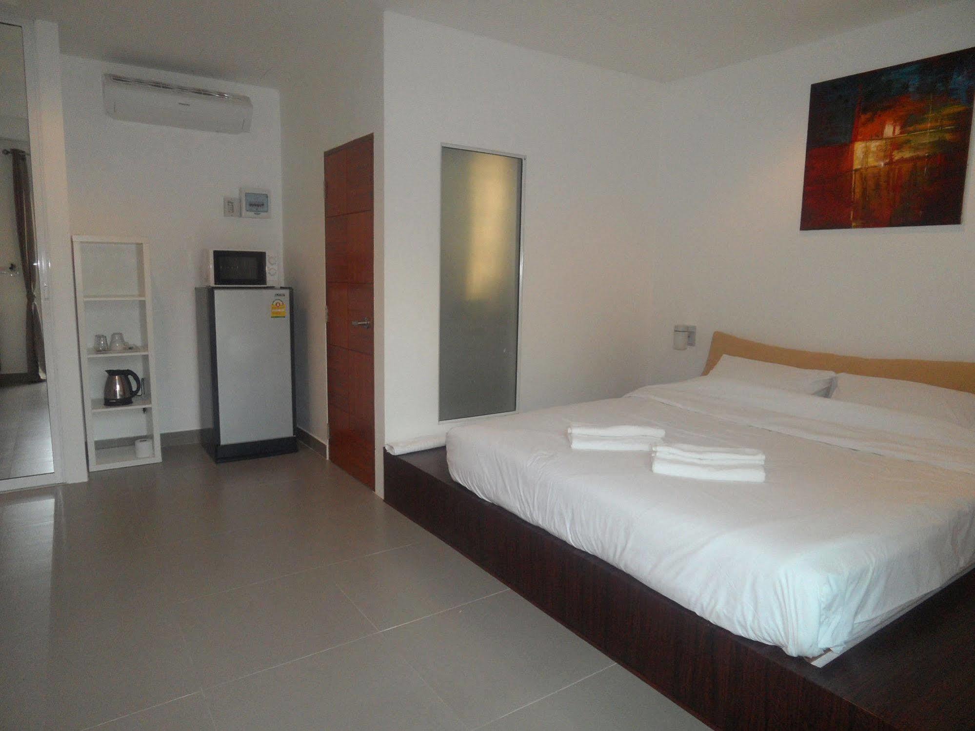 Gp Rooms Pool Guesthouse Pattaya Εξωτερικό φωτογραφία