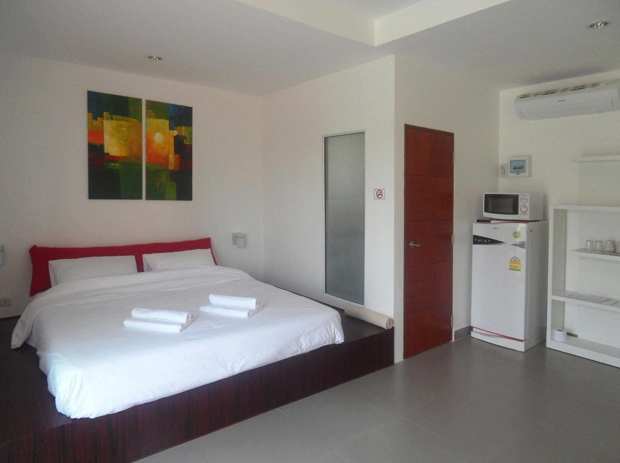 Gp Rooms Pool Guesthouse Pattaya Εξωτερικό φωτογραφία